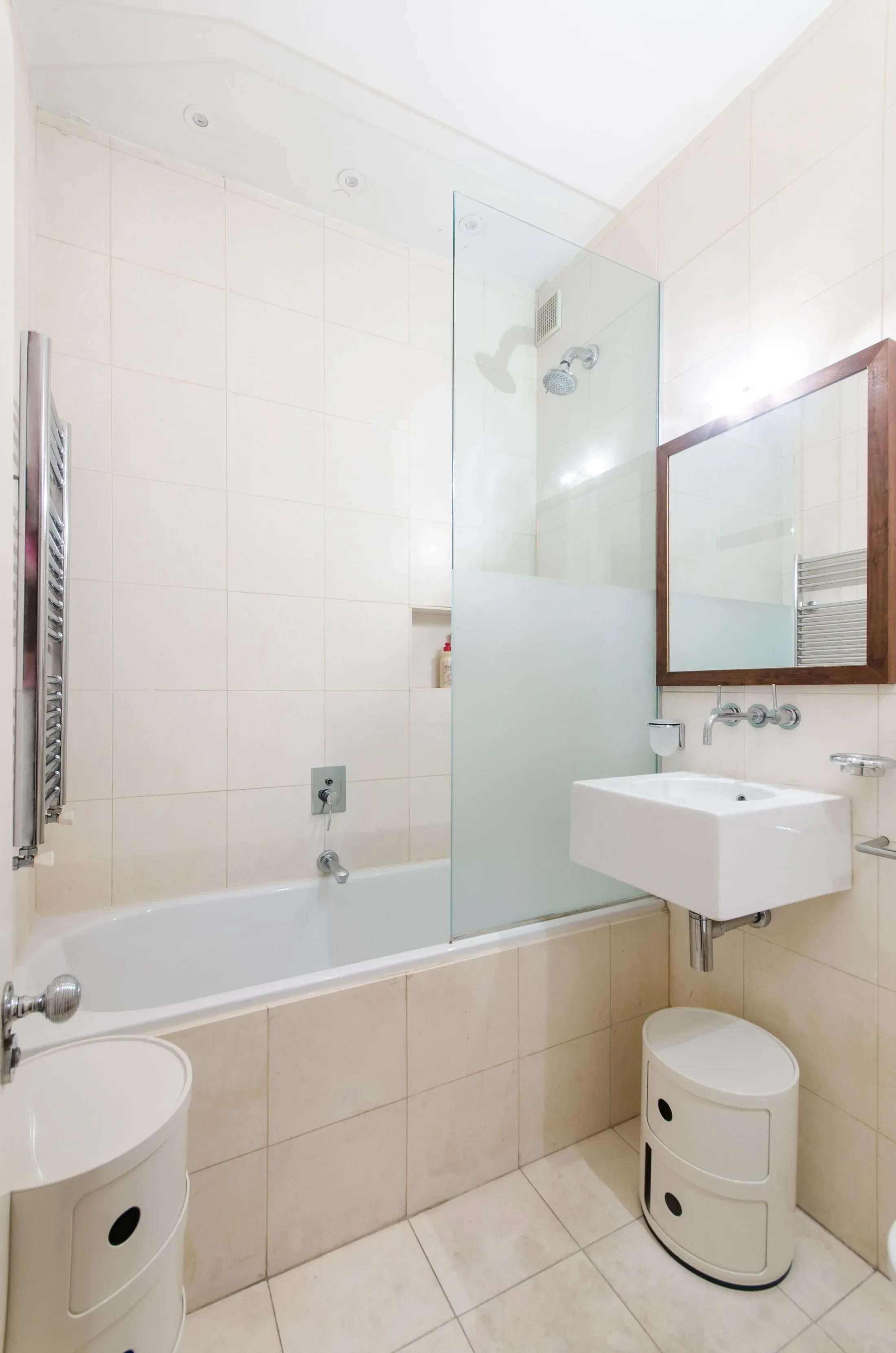 Flat Cathcart Road in Greater London