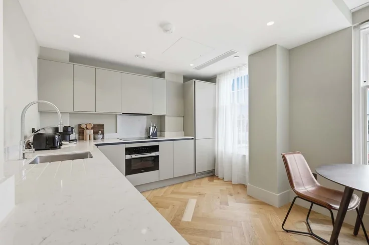 Flat Cheyne Walk in Greater London