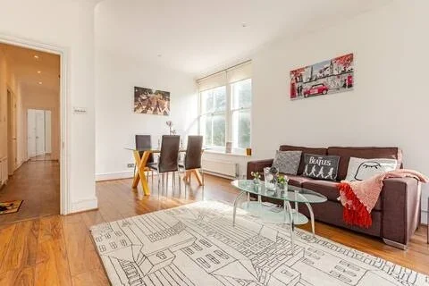 Flat Queen's Grove in City of Westminster