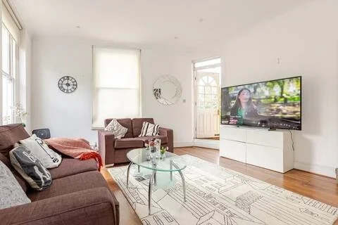 Flat Queen's Grove in City of Westminster