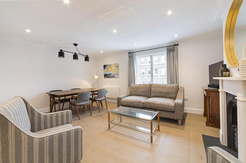 Flat Abingdon Road in Greater London