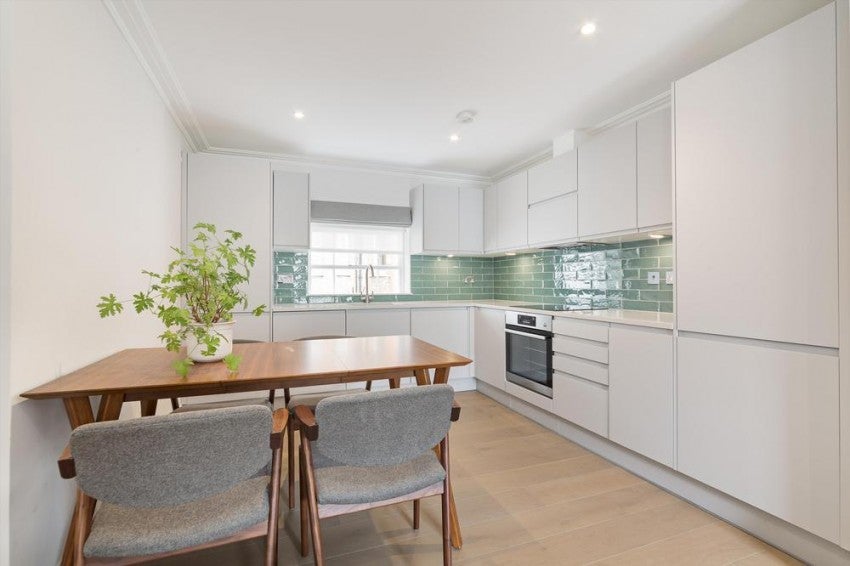 Flat Abingdon Road in Greater London
