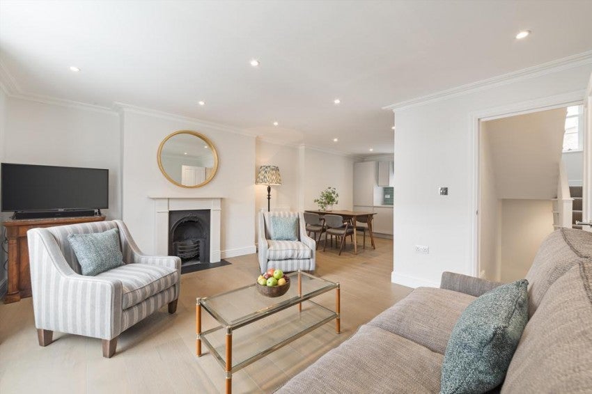 Flat Abingdon Road in Greater London