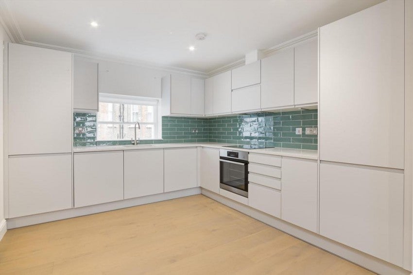 Flat Abingdon Road in Greater London
