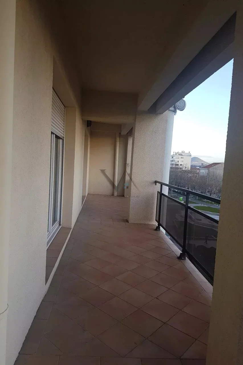 Flat Place du Théatre in Montélimar