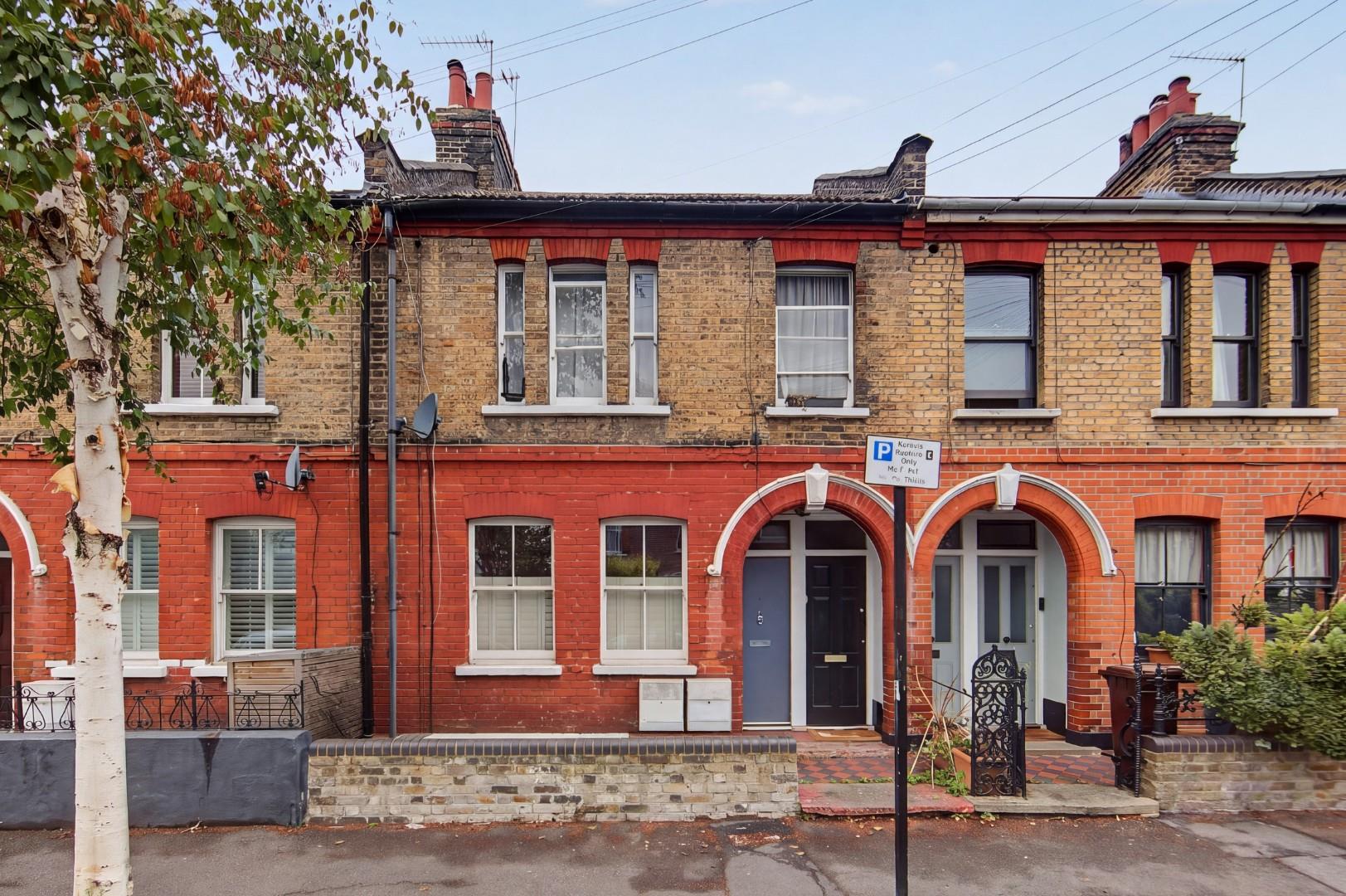 Flat Margaret Road in Greater London