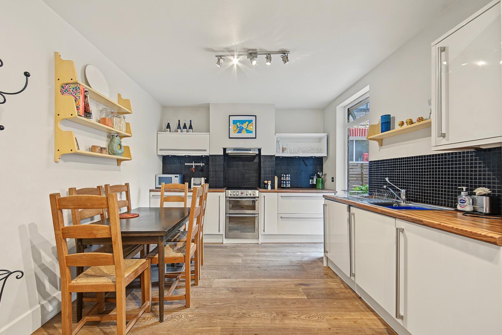 Flat Margaret Road in Greater London