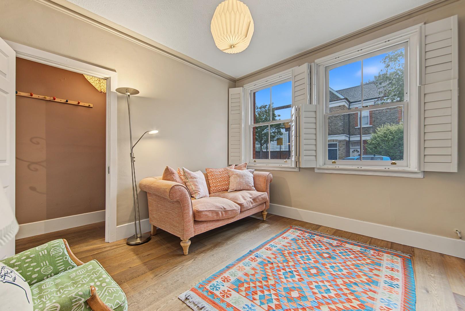 Flat Margaret Road in Greater London