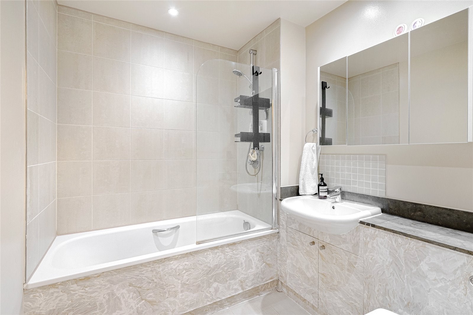 Flat Clapham Common South Side in Greater London