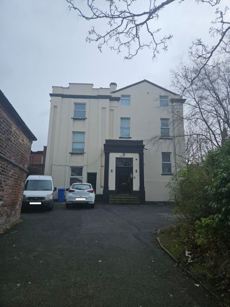 Flat Aigburth Vale in Liverpool