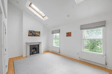 Flat Macaulay Road in Greater London