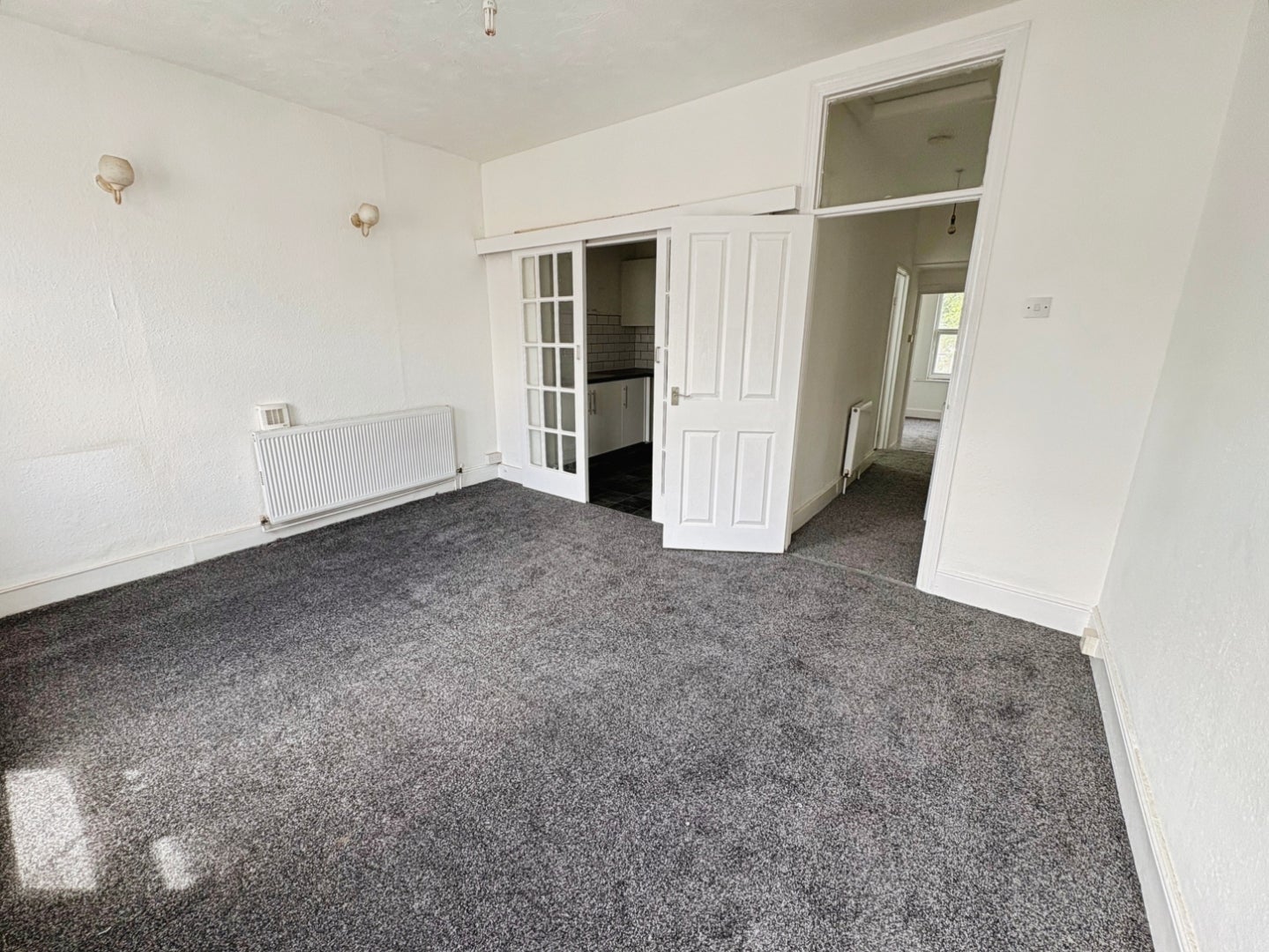 Flat Tintern Avenue in Southend-on-Sea