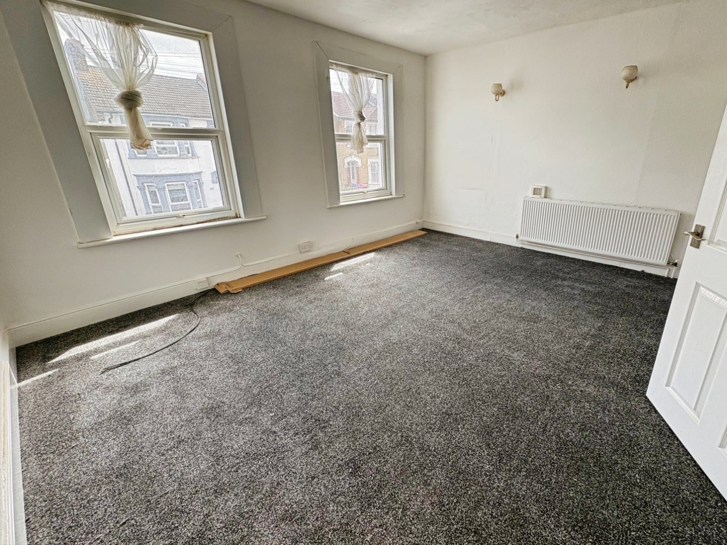 Flat Tintern Avenue in Southend-on-Sea