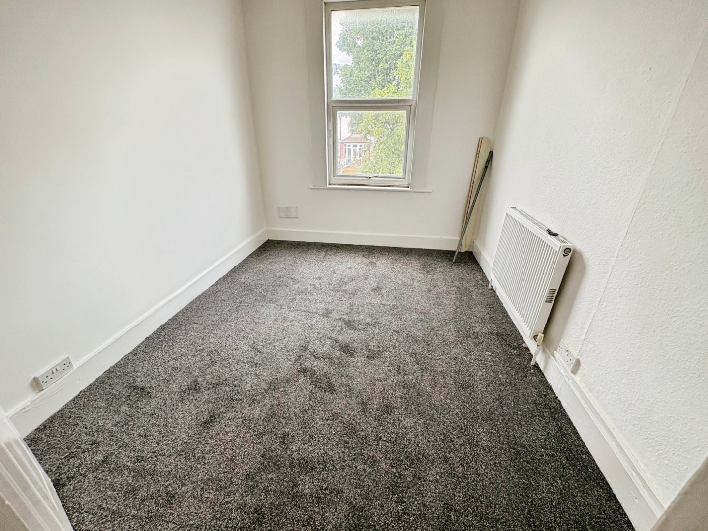 Flat Tintern Avenue in Southend-on-Sea