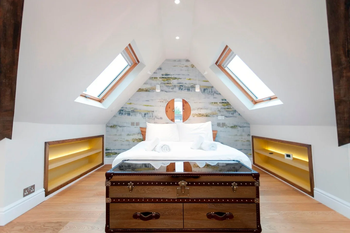Flat Canfield Gardens in Greater London