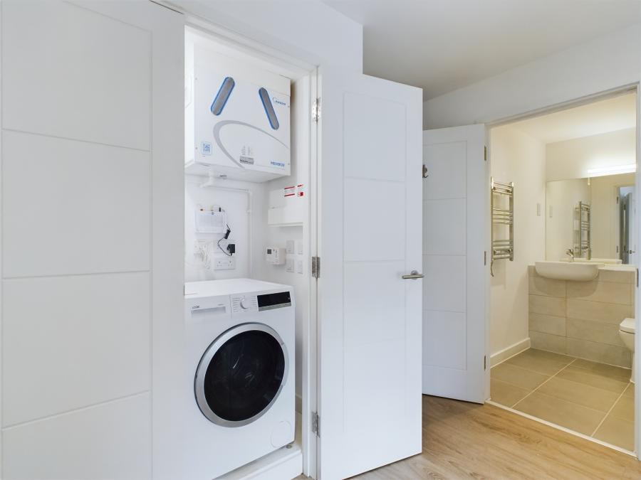 Flat Manorfield in Ashford