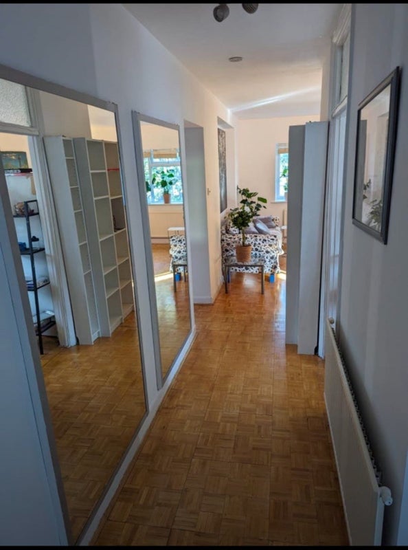 Room Cazenove Road in Greater London