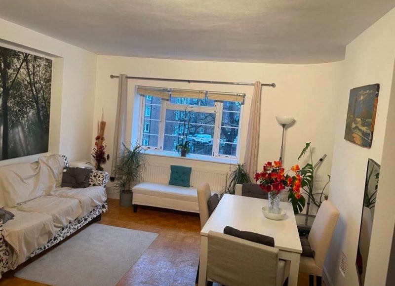 Room Cazenove Road in Greater London