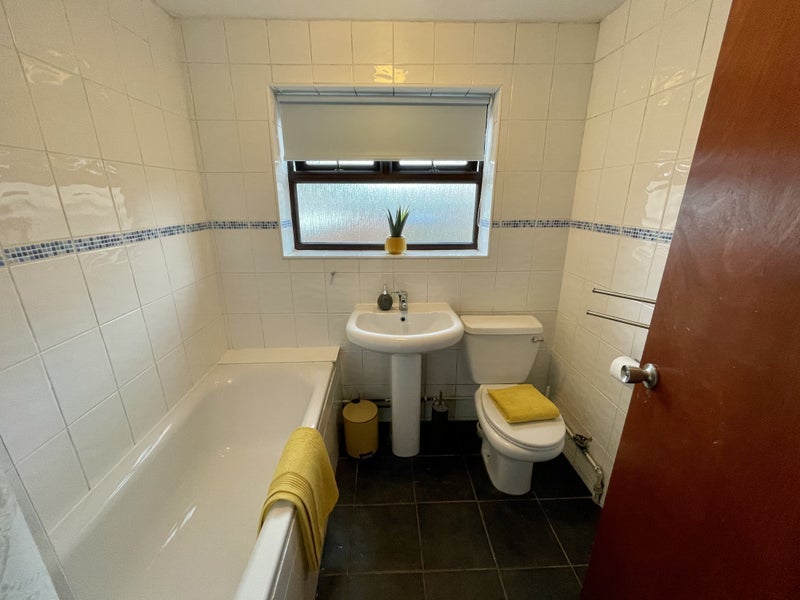 Room Earlsdon Avenue North in Coventry