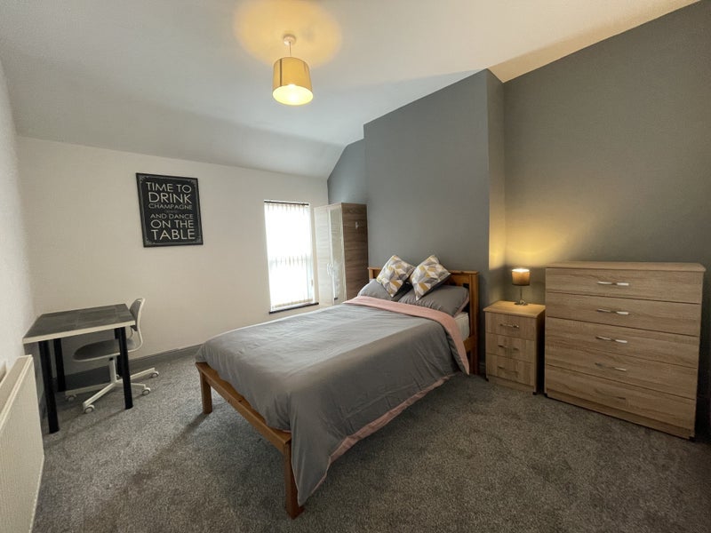 Room Earlsdon Avenue North in Coventry
