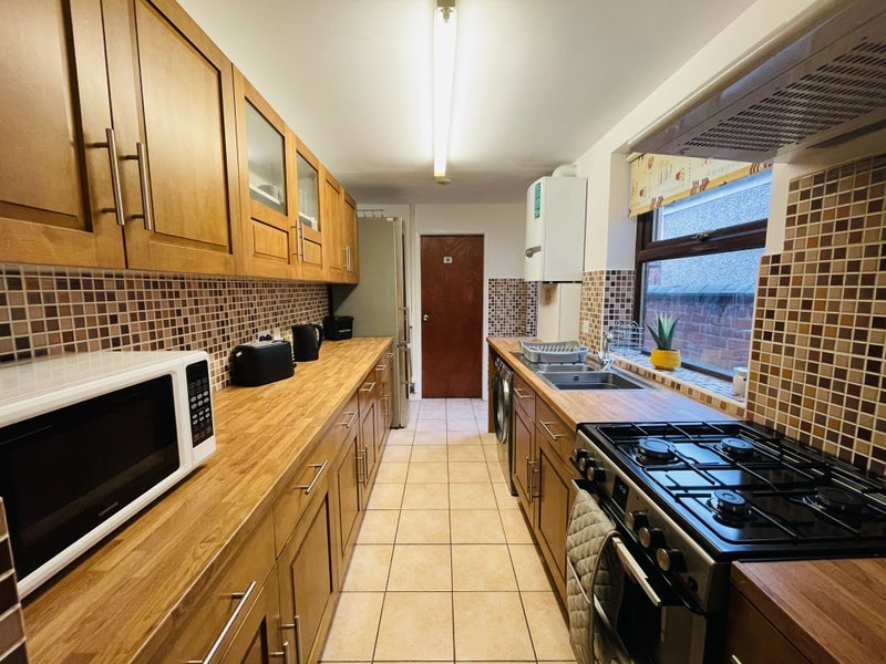 Room Earlsdon Avenue North in Coventry