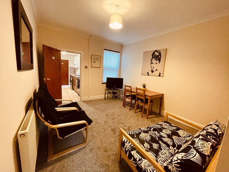 Room Earlsdon Avenue North in Coventry