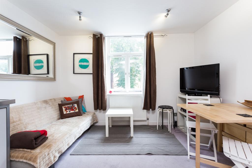 Flat Upper Street in Greater London