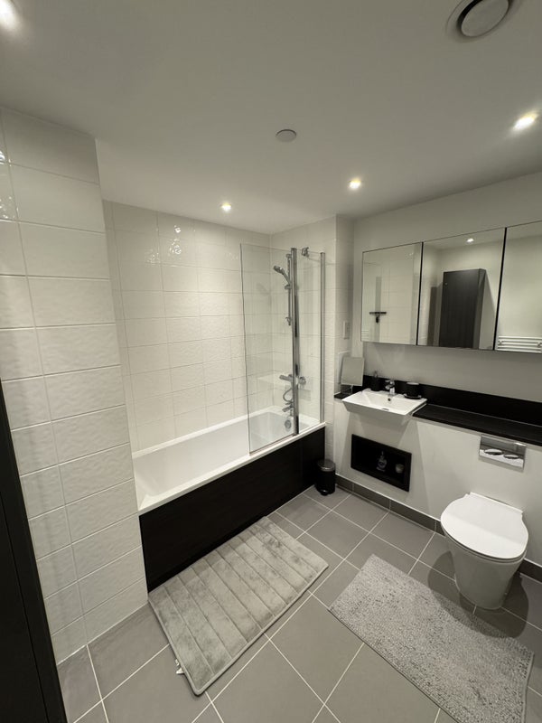 Room Thunderer Street in Greater London