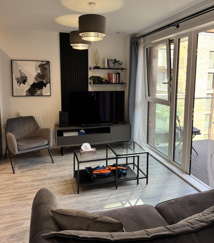Room Thunderer Street in Greater London