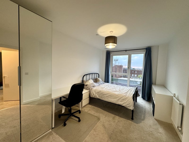 Room Thunderer Street in Greater London