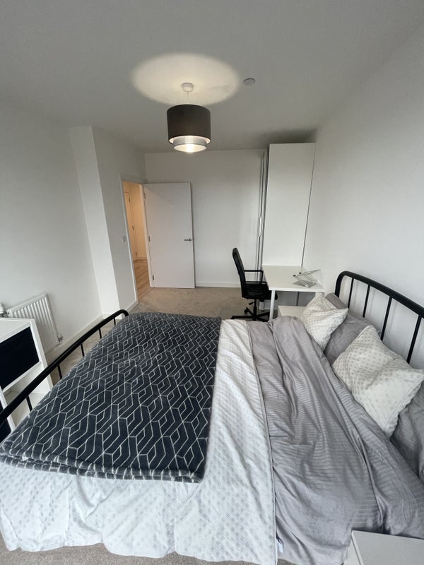 Room Thunderer Street in Greater London
