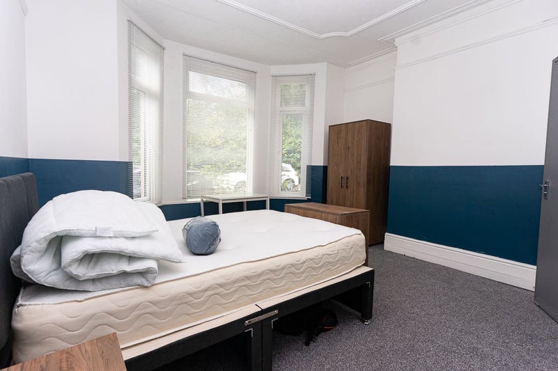 Room Colebrooke Road in Liverpool