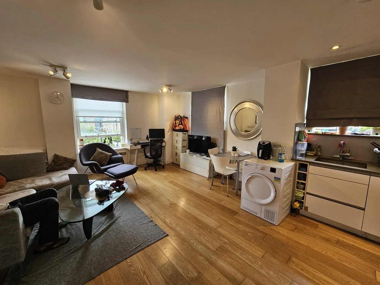 Room Caroline Street in Greater London
