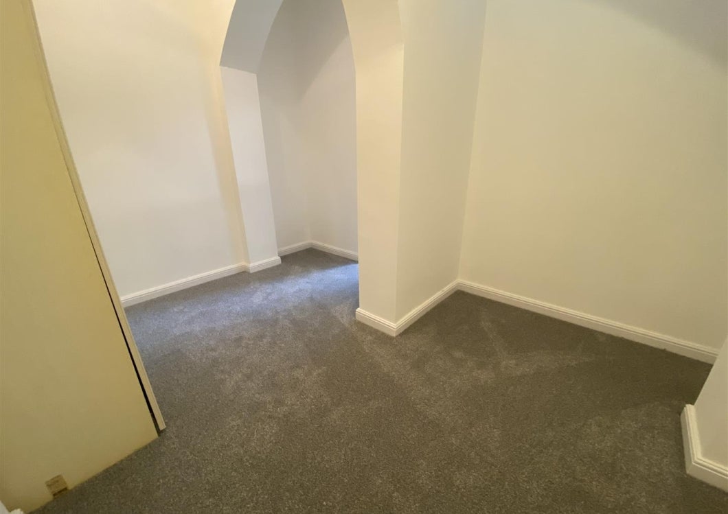 Flat Newbridge Crescent in Wolverhampton