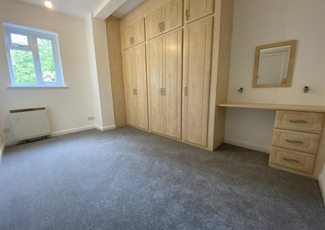 Flat Newbridge Crescent in Wolverhampton