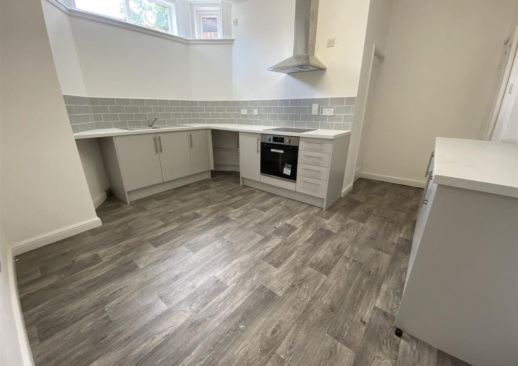 Flat Newbridge Crescent in Wolverhampton
