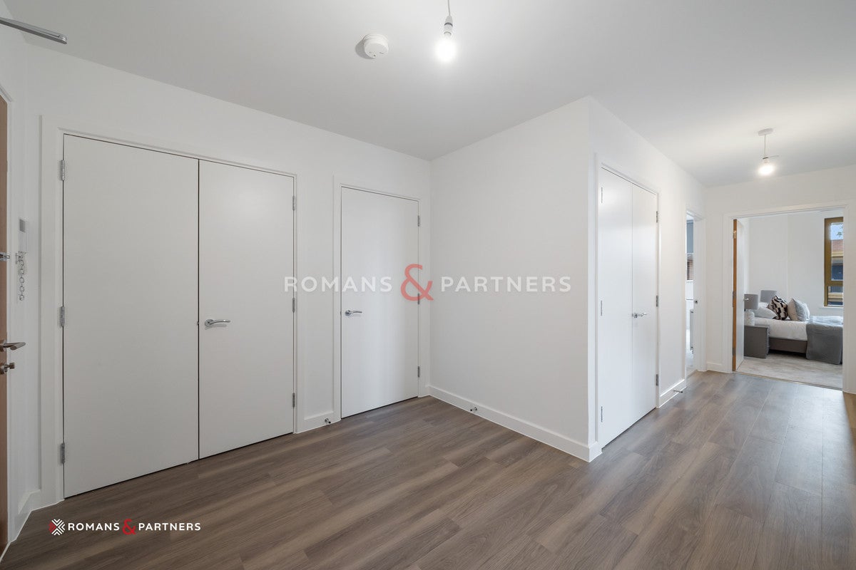 Flat Ilderton Road in Greater London