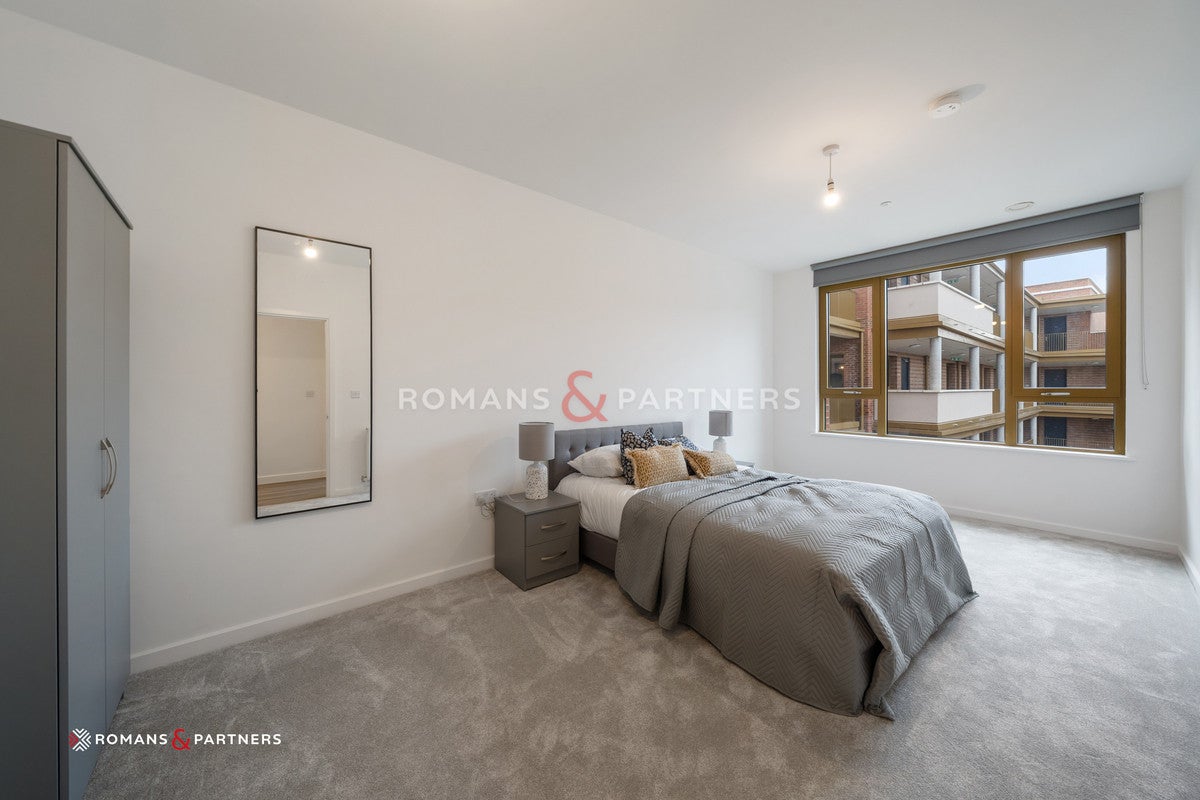 Flat Ilderton Road in Greater London