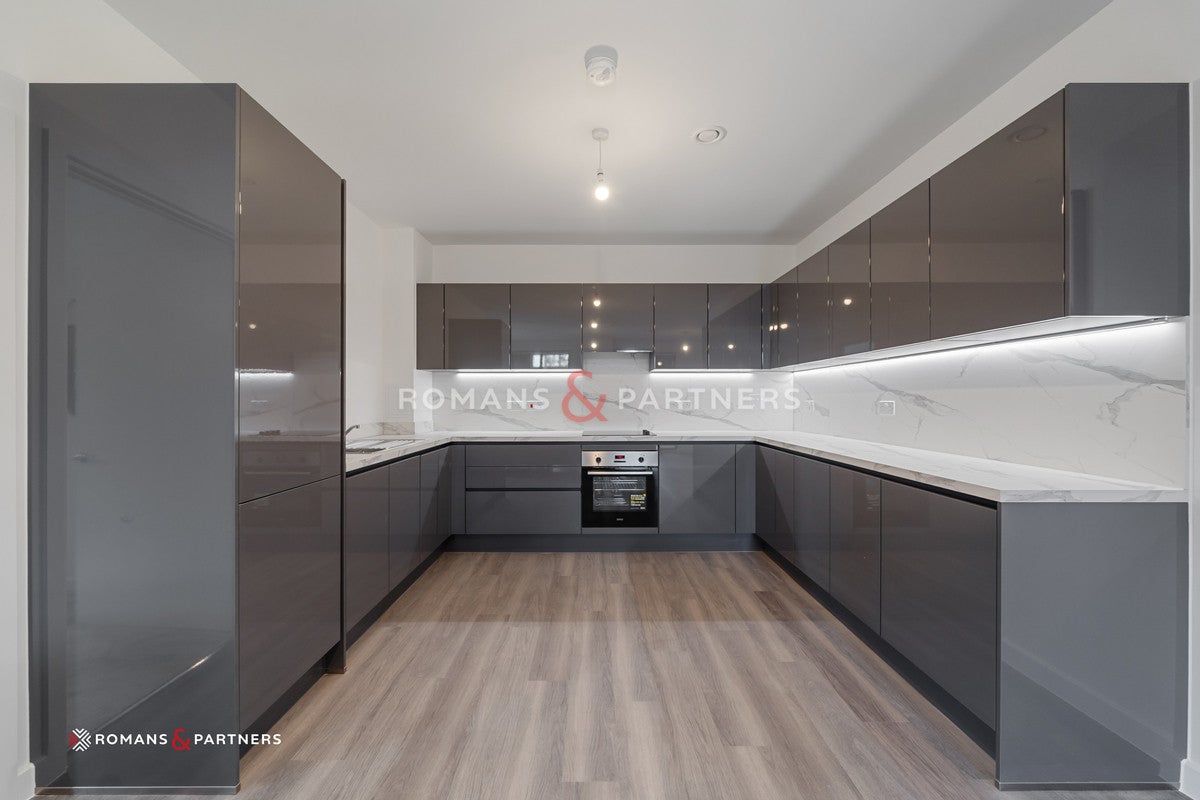 Flat Ilderton Road in Greater London