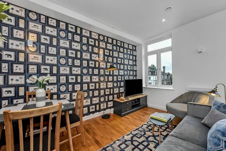 Flat Clarence Street in Borough of Spelthorne