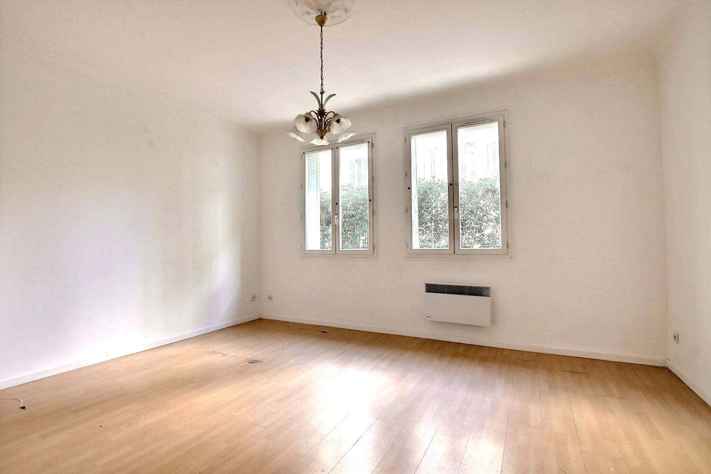 Flat Rue du Rempart in Marseille