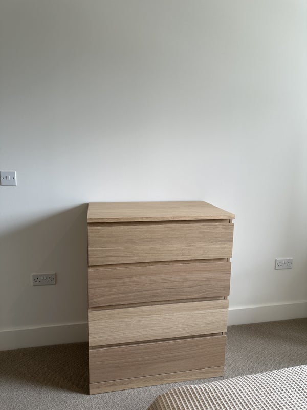 Room North End Road in Greater London