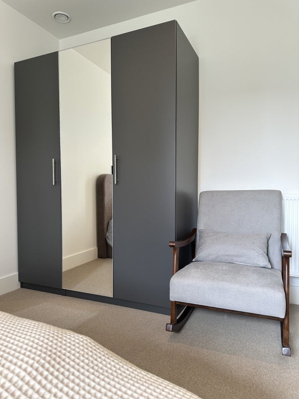 Room North End Road in Greater London