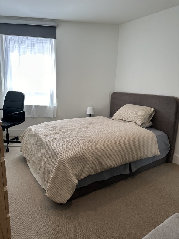 Room North End Road in Greater London