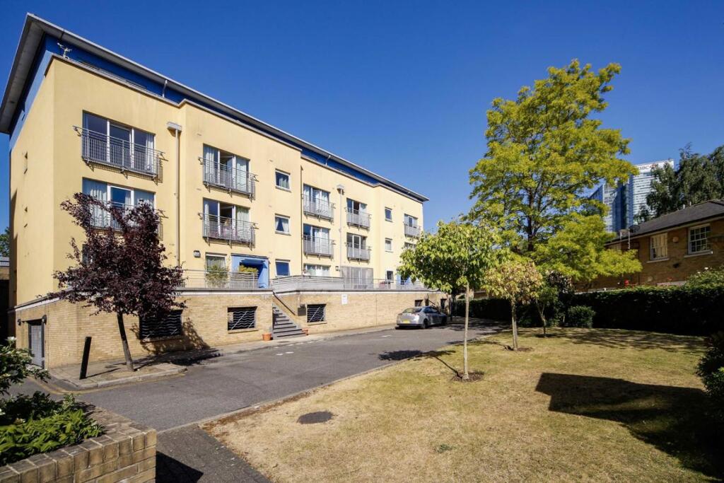 Flat Premiere Place in Greater London