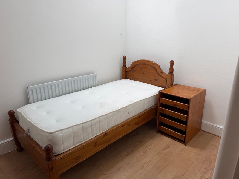 Room Trafalgar Road in Greater London