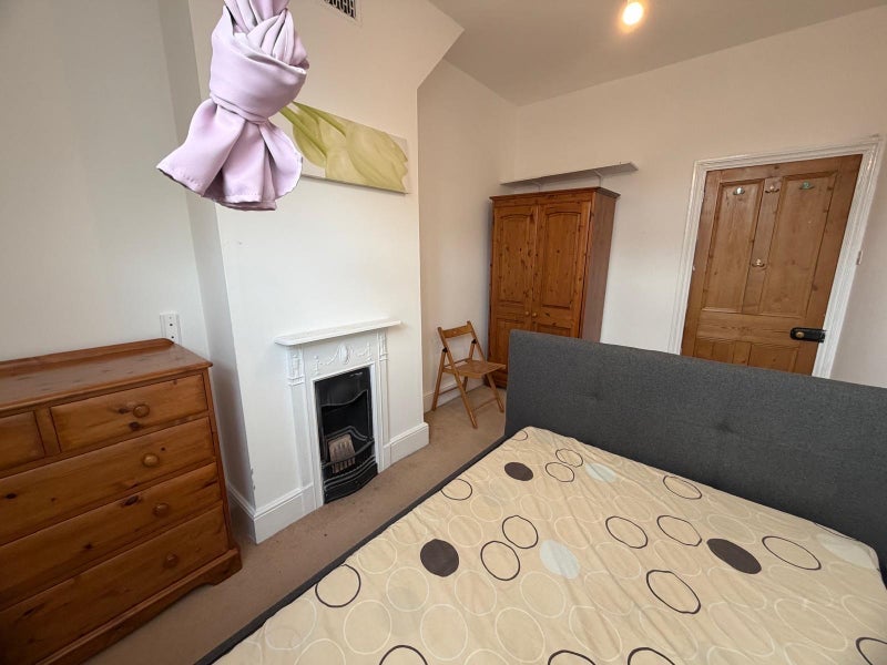 Room Trafalgar Road in Greater London