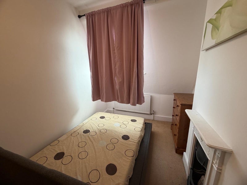 Room Trafalgar Road in Greater London