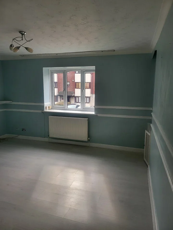 Flat Teviot Avenue in Kenningtons