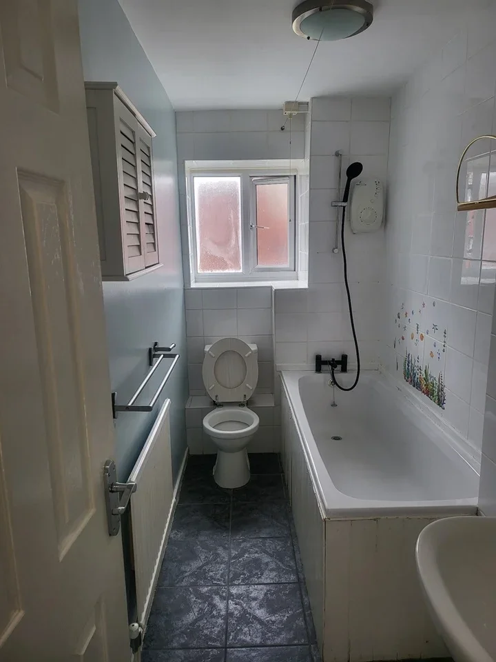 Flat Teviot Avenue in Kenningtons